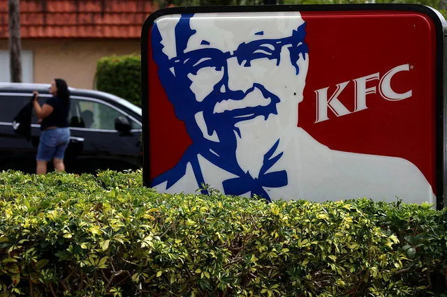 美國肯德基(KFC)已與可口可樂(Coca-Cola)達成協議,美國數千家門市的...